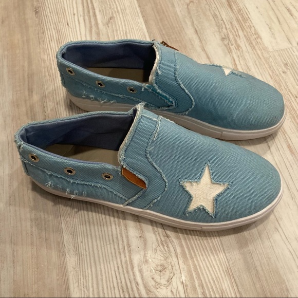 STAR Shoes - Picture 2 of 3